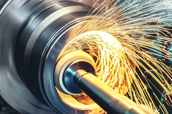 Technische Inspektion und Messung an einer Werkzeugmaschine